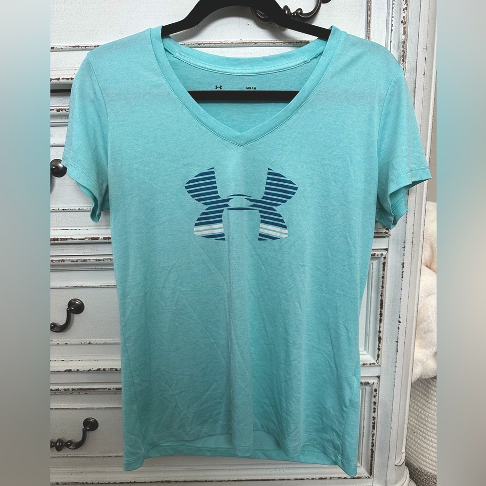 Women’s Under Armour Loose Fit V-Neck HEATGEAR tee (Medium)